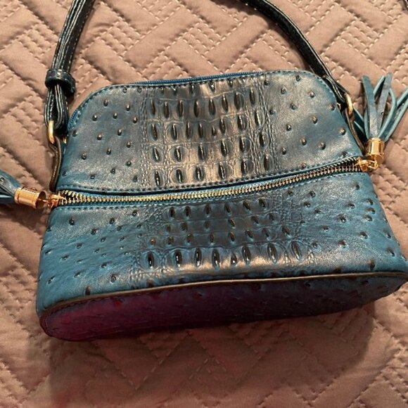 🤑🤑 ANY 3 FOR $10 ITEM - FAUX ALLIGATOR OMBRE BLUE SHOULDER BAG 🤑🤑 - Picture 2 of 3